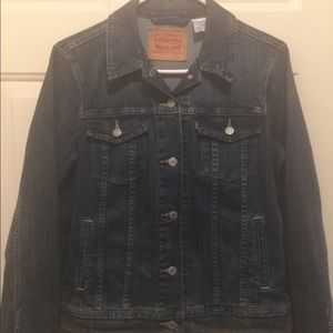 Levi’s women’s stretch blue jean jacket large